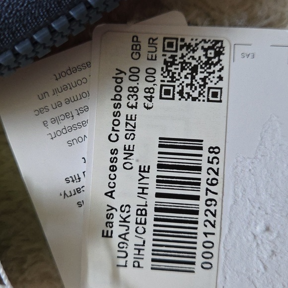 Lululemon Easy Access Crossbody Bag - Picture 4 of 6